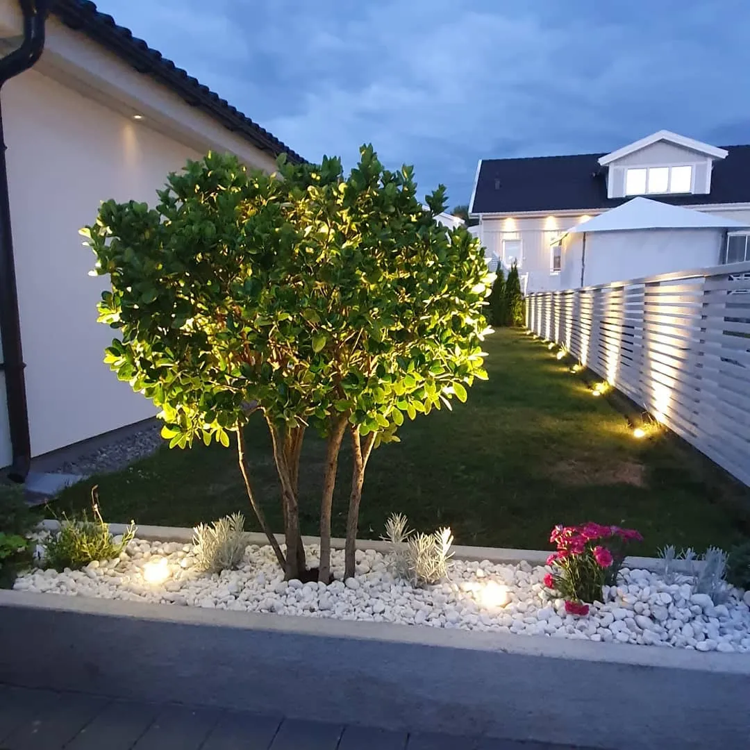Bild av en snabbladdare för hemmabruk med fokus på elarkitektur och design, samt innovation inom elsystem och kvalitetssäkrad elinstallation.