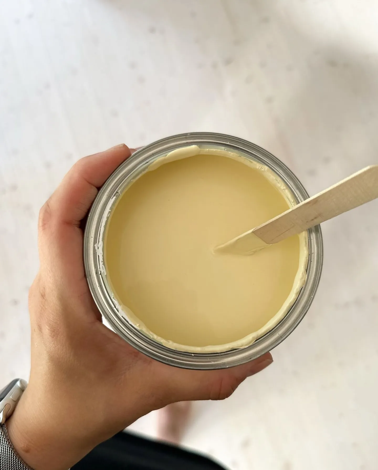 Bild som illustrerar en färgbudget för målning och renovering, med fokus på kostnader och planering för projekt. - Färgbudget - Färgmästaren
