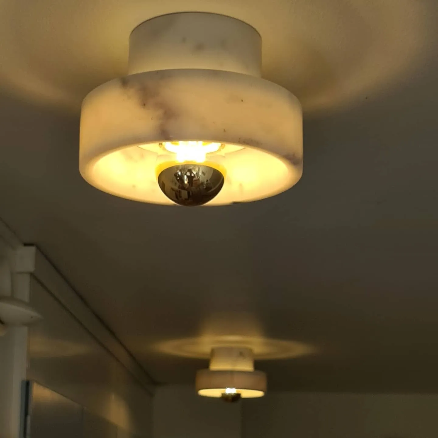 Billede af en elektrisk gulvvarmeinstallation, der viser moderne elkonstruktion med fokus på teknik og el for optimal komfort og effektivitet.