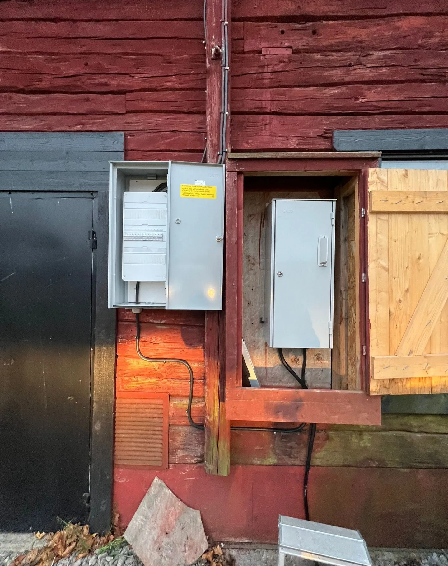 Bild av ett effektivt elvärmesystem installerat i en sommarstuga, som ger värme och komfort under kalla månader. - Tekniklösningar för el - Malmö Elektriker
