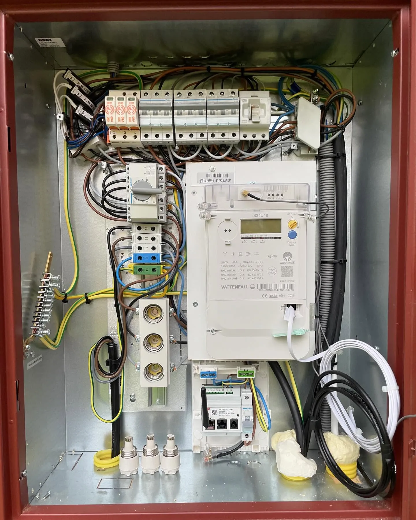 Professionell elservice för företag som erbjuder elektrisk reparation, jour-elektriker och hållbara elkonstruktioner för effektiva lösningar och trygghet.