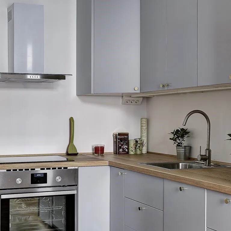 Renoveringssnickeri i högsta kvalitet, med fokus på detaljer och hållbarhet för att förvandla ditt hem till en drömplats. - Minimalistiskt snickeri - Trähantverket